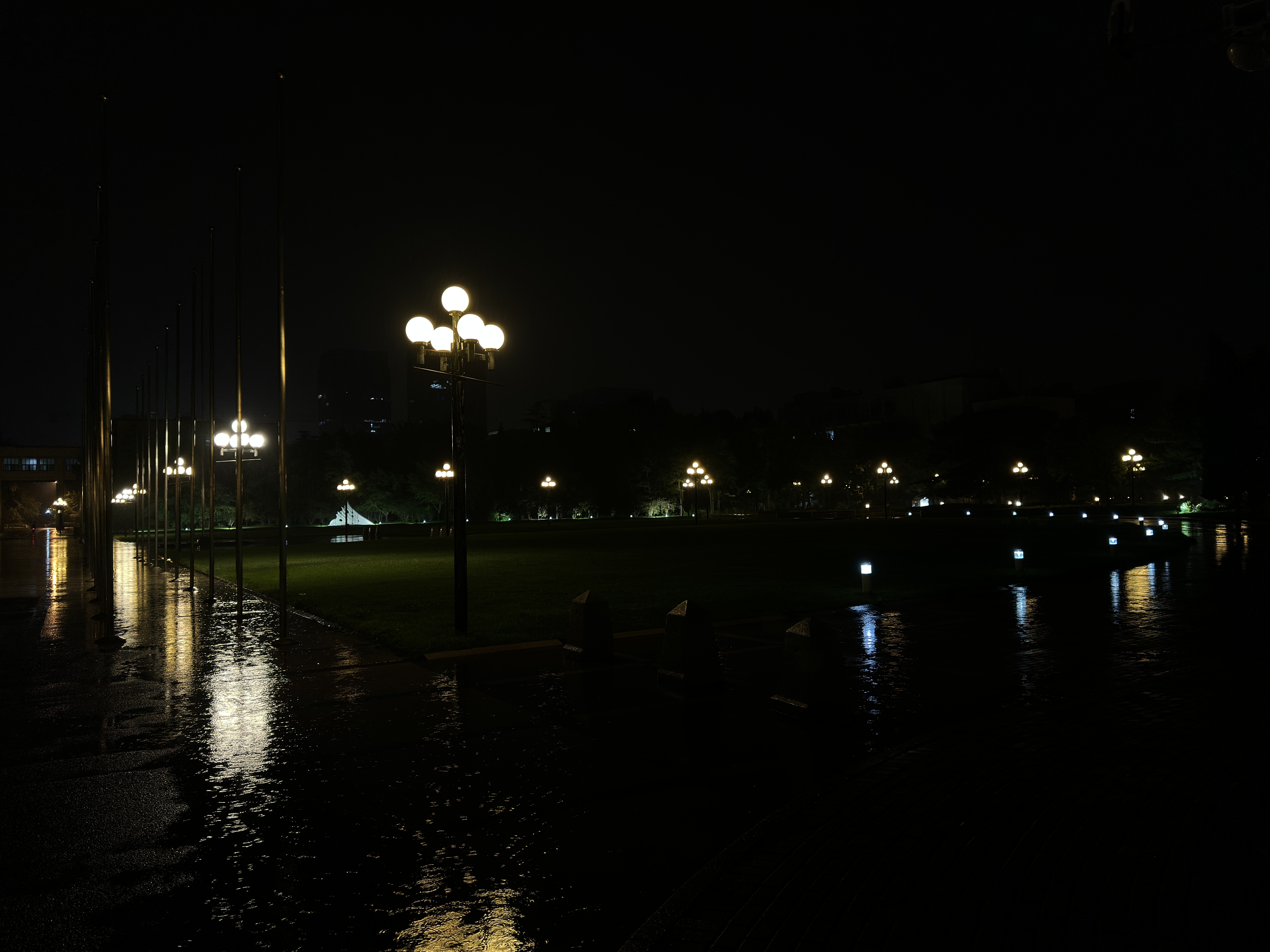 6.30 凌晨 主楼前